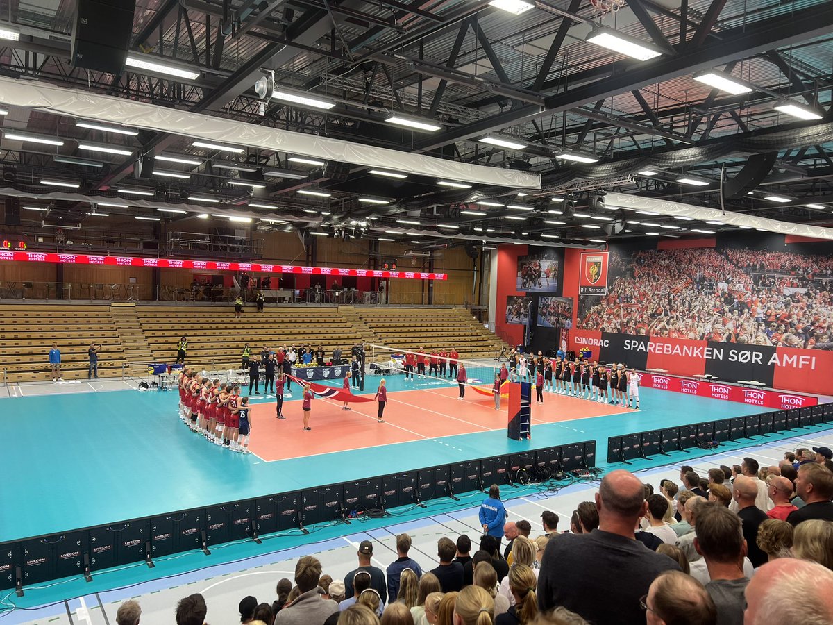 Heia Norge! 🏐🇳🇴 I helgen vant herrenes landslag i #volleyball høstens første EM-kvalikkamp 3-0 mot Montenegro, med vår egen <a href="/Petter_Ostvik/">Petter Østvik</a> på banen! Sjekk ut <a href="/Freshaa93/">Fredrik Alstad Østvik</a> sin spillerbørs fra kampen:
norskvolleyball.com/2024/08/18/nor…