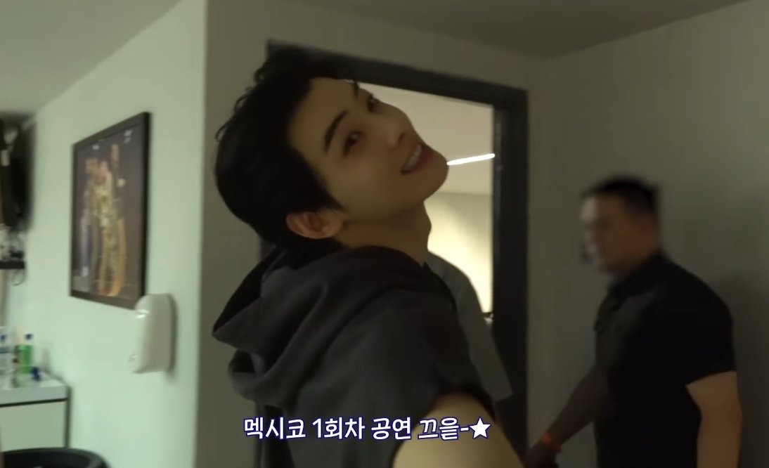 bieunu's tweet photo. god created men and then sent cha eunwoo as an apology https://t.co/X1L1z1qINQ