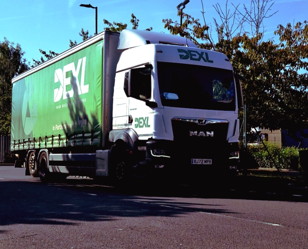DEXL_YBD's tweet photo. Monday Morning Motivation! 

One of our local drivers heading out to grimbsy this morning 

Your Business Delivered 💚🤍 https://t.co/DUyPICRzs5