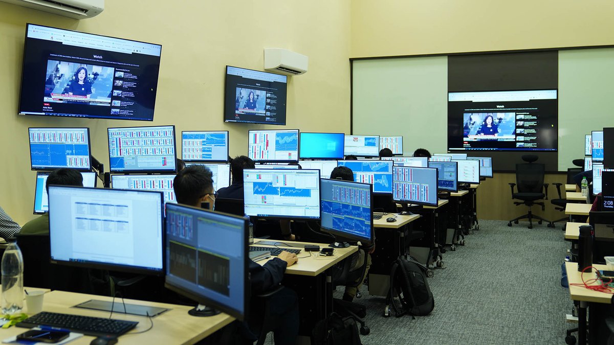 surayaror's tweet photo. POV: You're tired of your job so you're learning PROFESSIONAL trading so you can pursue a new profitable career

This can actually be you 😀This is a thread about Futures Trading Apprenticeship Programme (FTAP) organised by @BursaMalaysia, now open for 3rd intake! 🙌 https://t.co/4RTBn13oWg