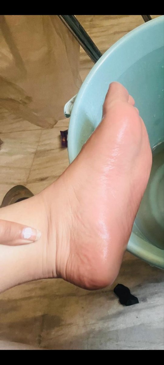Abirayoberoy's tweet photo. #rakshabandhan2024 
Taking care myself is my favourite 
Don't forget tribute kuto 
#Feet #feetworshi̇p #care #paypig #slave #paypiggie #indianmistress #mistress #femdom #bdsm #dominatrix https://t.co/ProaNYrgCP