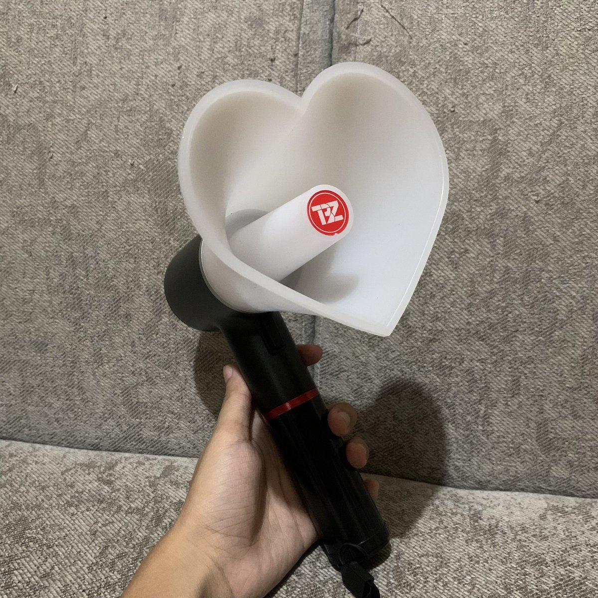 mintiisun's tweet photo. {\__/} · ·̩　 。　 ☆
( •ω•) ෆ 。*　 ~ · 。
/つ୨୧ The boyz lightstick rental for    #ZENERATION2_MNL 

📢rental fee: 900
📢security deposit fee: 450 (refundable) 

#THEBOYZ #더보이즈 
#ZENERATION2 #제너레이션2 #ZENERATION2_MNL https://t.co/ti3gN7lm5X