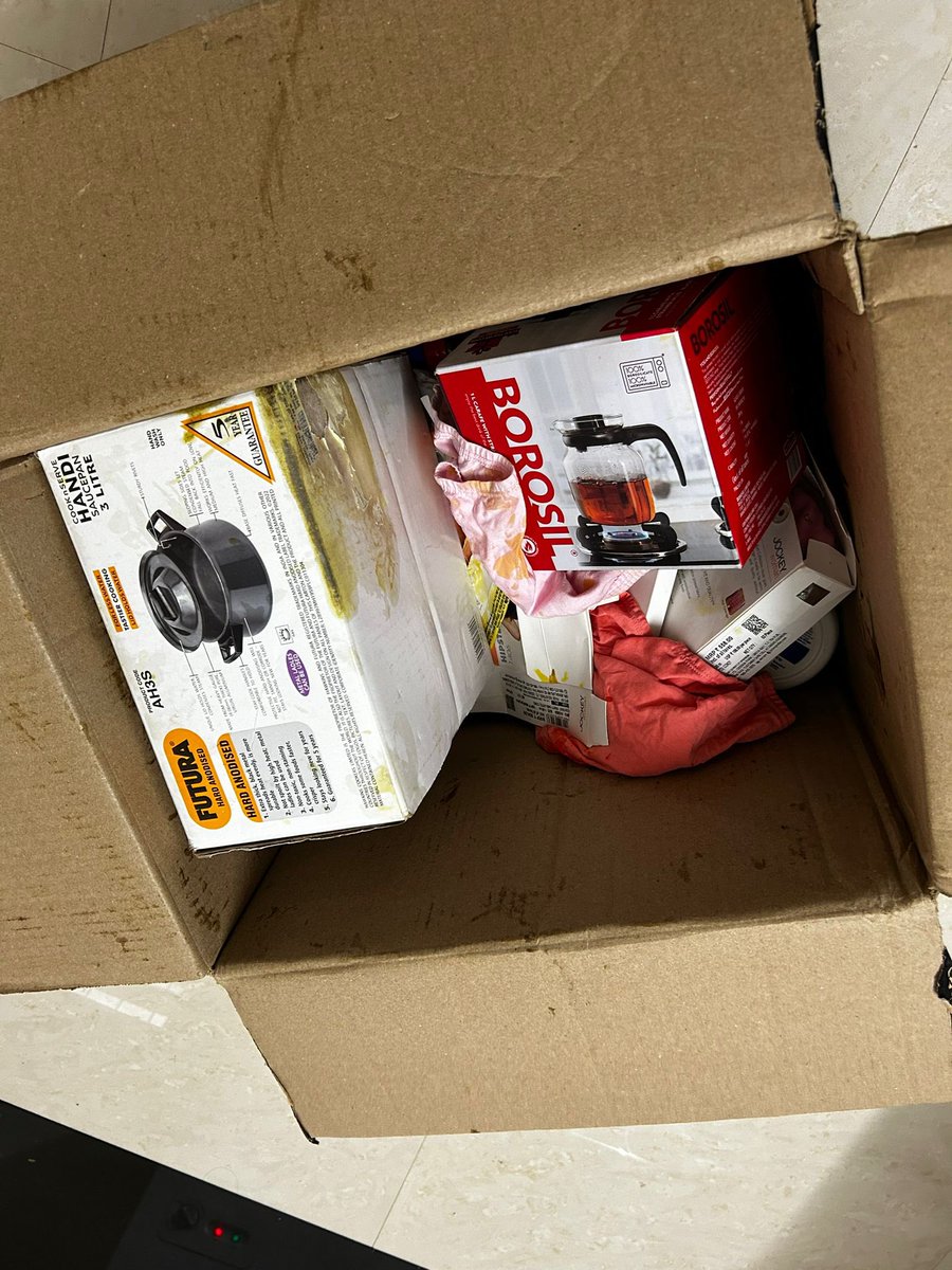 ismudnx's tweet photo. @AmazonHelp Desperately tweeting to wake up the Amazon India customer care. Ordered several items out of which 7 where stuffed inside a single box. Out of these seven items were dish washing liquids droppee with no extra packing. The liquid spills out damaging all other items. https://t.co/SXcRYlvj9c