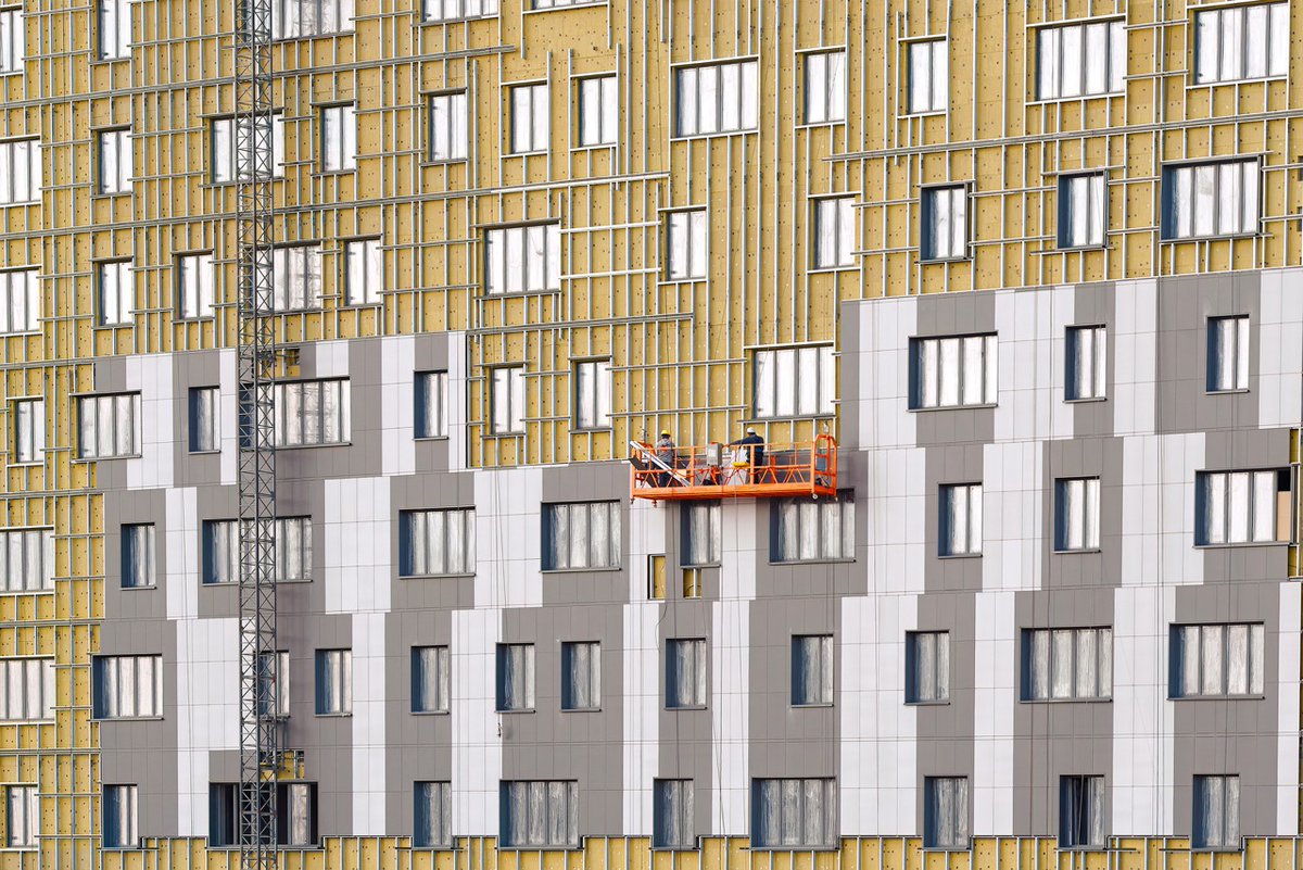 specifile's tweet image. Tired of boring facades? Give your building a makeover with Union Tiles' cladding solutions! 🏢😍 From natural stone to porcelain for both ventilated and non-ventilated options. #TransformYourFacades #CladdingSolutions #BuildingMakeover #UnionTiles specifile.co.za/union-tiles/