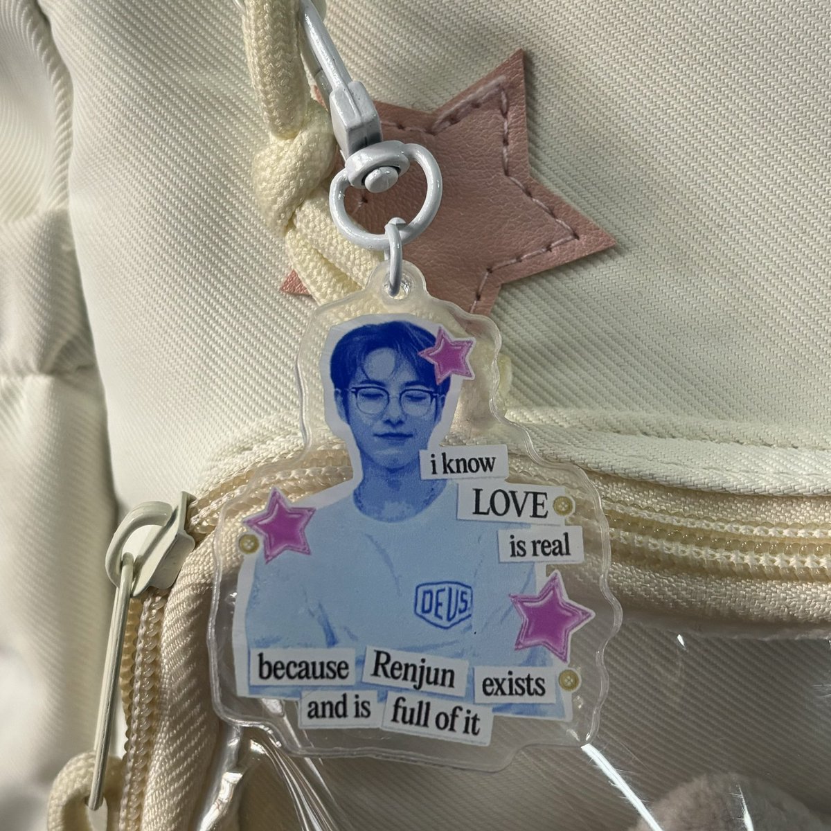 jwibuy's tweet photo. i know love is real because renjun exists and is full of it  ༘⋆˚˖𓍢🌷✧˚.🎀⋆ https://t.co/eeDg10mt28