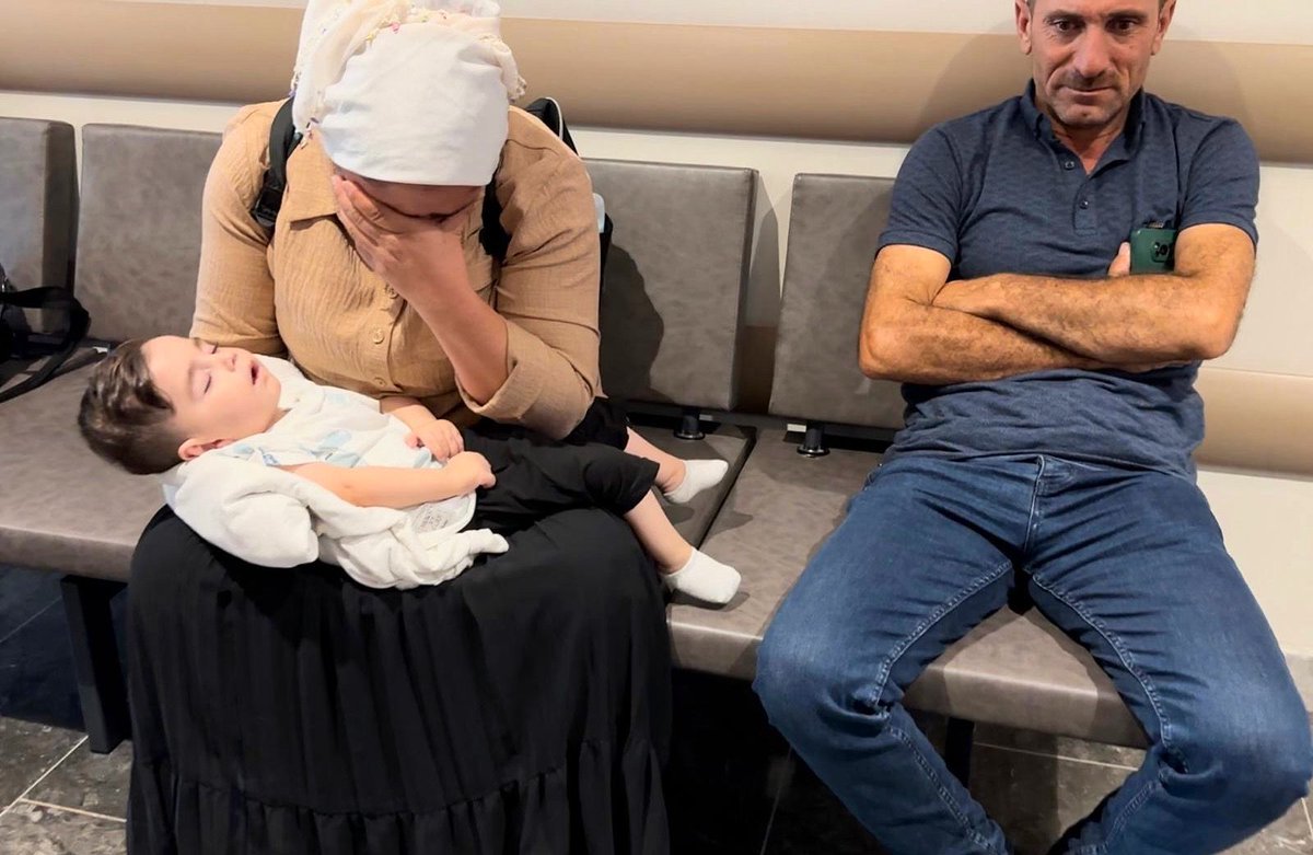 Mirza'ya NG takılıyor!
Yavrumuz artık burnundan midesine inen bir hortum ile beslenecek..Hangi anne baba evladının bir yemeğin,suyun tadına hasret kalmasını ister ki..Biz çaresiz bir anne babayız nolur evladımız bu hastalıktan daha fazla zarar görmeden kurtaralım yavrumuzu😞