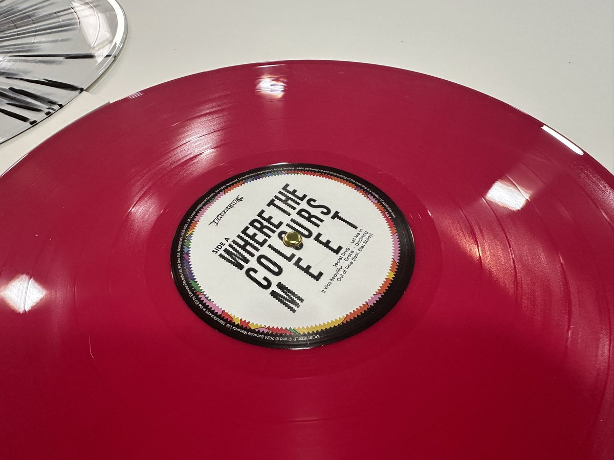 easyframeUK's tweet image. These @ScarletRebels vinyl are a challenge as we use no tape to hold the sleeve and vinyl in place. Thankfully earth magnets do a great job. It’ll look awesome when mounted and framed 🤘🏻🤘🏻
@EaracheRecords