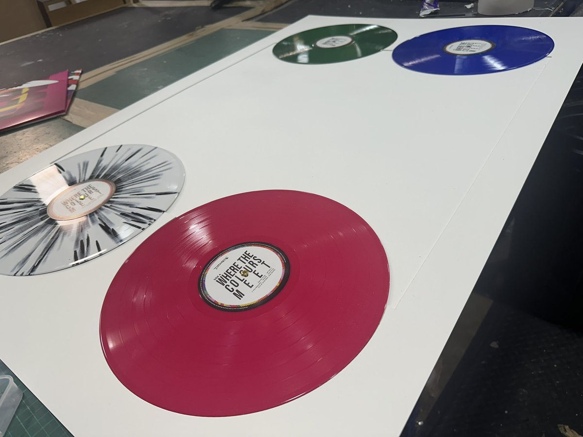 easyframeUK's tweet image. These @ScarletRebels vinyl are a challenge as we use no tape to hold the sleeve and vinyl in place. Thankfully earth magnets do a great job. It’ll look awesome when mounted and framed 🤘🏻🤘🏻
@EaracheRecords