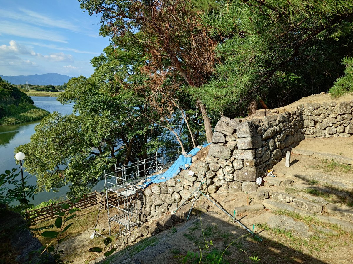 subrow326's tweet image. 吉田城
本丸北側の石垣修理の様子を見ることができました。いい仕事していました☺️