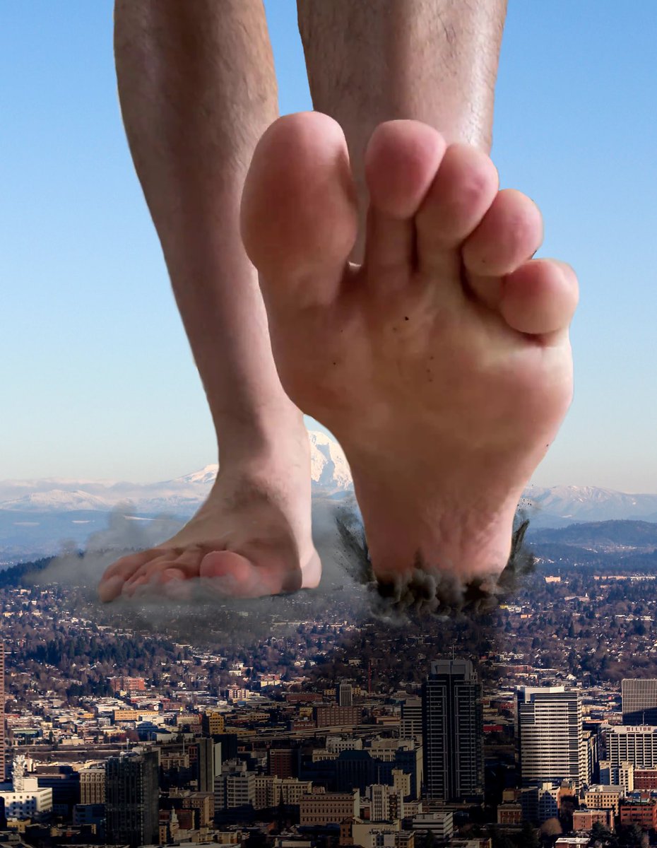 foot_squash's tweet photo. Visiting your city 

@gryter4 

#Sizetwitter #macrofetish #giant #stomp https://t.co/oQCf9jU7Qa