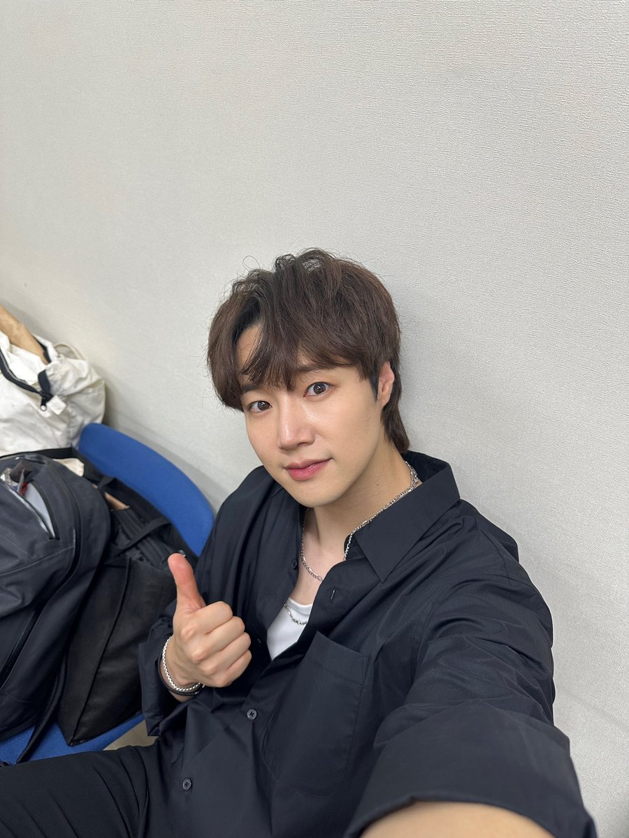 Mcreator_'s tweet photo. 大阪でのインストアイベントありがとうございました！！
たくさんの人に僕たちの歌をお届けすることができて嬉しかったです。
また大阪くるまで皆元気でね😊
大阪おおきに❤️ https://t.co/zeAR9AzhgZ