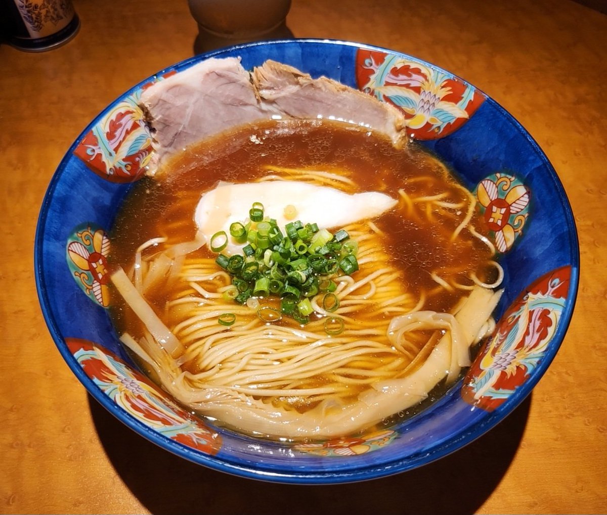zenmasikun's tweet photo. 2024/8/19  ��らぁ麺やRYOMA(神楽坂)
【注文】らぁ麺
あっさり醤油で鶏のチャーシューはプリプリ&amp;豚のチャーシューは大きく柔らかくてめちゃ旨だった😋
そしてなんと❕今日から22日まで500円のワンコインで食べれる感謝祭やってるから気になってる方は是非🏃‍♂️💨
#ラーメン #らーめん #まぜそば https://t.co/gYNYsQWiNV