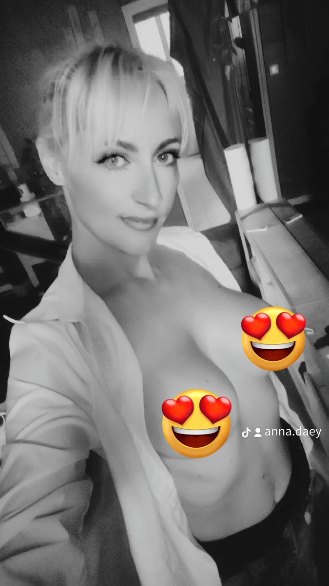 Anna_Daey's tweet photo. Bonjour les chéris 
À 10 RT je poste la photo sans emojis 😍
Et on oublie pas https://t.co/0oM2Iy7UPP

#sexy #porn #blond #bibreast #mym 
@mym_promo @MymFansHub https://t.co/F0yGiVrGuI