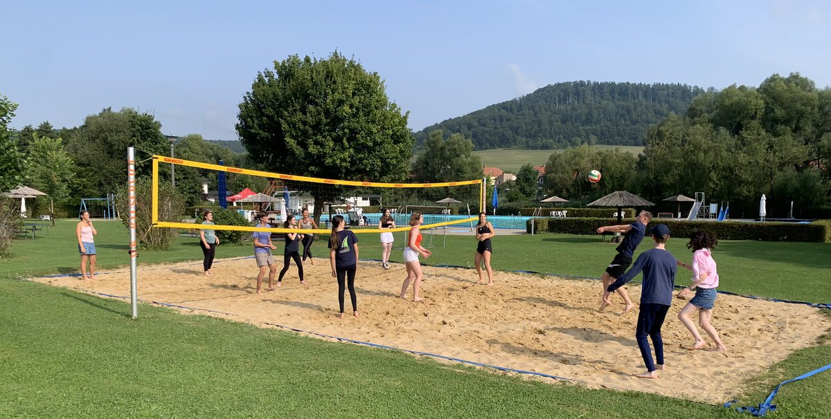GPCGerman's tweet photo. #GPCLengenfeld Double PE and a very competitive round of beach volleyball. Keeping score in German is quite tricky but fun! Ailsa has the pool to herself. https://t.co/TqEuW6WMrV