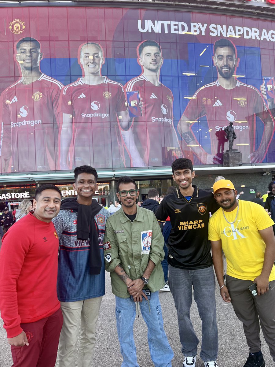 PLforIndia's tweet photo. Prithvi Shaw and @yuzi_chahal checking in at the Theatre of Dreams ❤️ https://t.co/YDJHJ337Dk