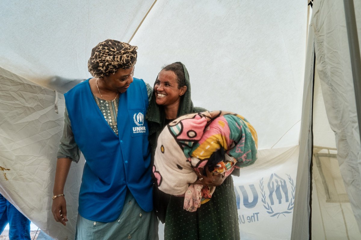UNHCRinSudan's tweet photo. Today on #WorldHumanitarianDay, we honor the courage, dedication and tireless efforts of our colleagues and all humanitarian workers across #Sudan🇸🇩.

We call on all parties to the conflict to ensure the protection of humanitarian workers and civilians. #ActForHumanity https://t.co/pexE8xBBqJ