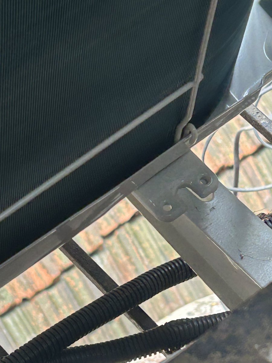umerfakih48's tweet photo. @DaikinIndia 
You have unqualified AC technicians who are unable to properly install air conditioning units and have caused damage to my walls and TV unit.
and they take 3k for installation 
who will pay for this damage https://t.co/5KGE0Lnmsp