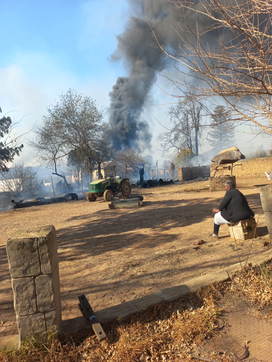 Mauwanee's tweet photo. Heartbreaking Commercial Farmer in Magalies watching as her 32 Tunnels &amp; 2.2Ha Shadenets structures burn . . . We will Rise again Robela Farms (Mama Robela &amp; Lungi) God will provide @Lesufi @VuyiswaRamokgop @OfficialGDARD @AngieKhumalo @Anele https://t.co/X5ODW0uuIJ