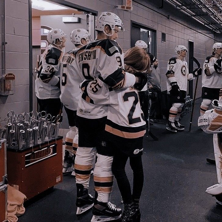 _niccellee_'s tweet photo. Nick x Isey 🏒🍑
premiera 11.09.2024
#justonecall https://t.co/M3FOjlpX54