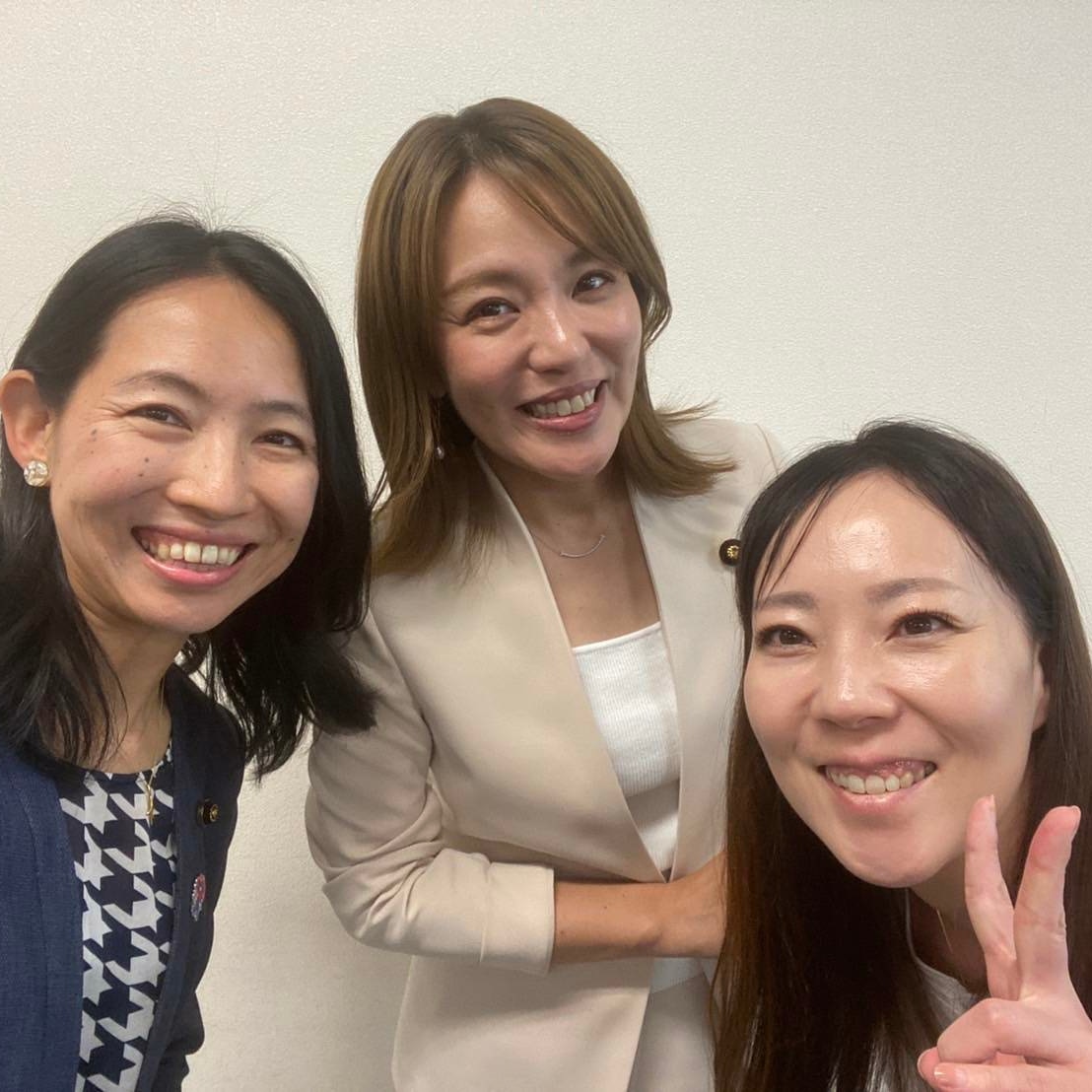 今井絵理子議員にType1Unityの事を伝えさせていただきました

今井議員はお子様に聴覚障害があり、障害の方を対象とした施策をされており医療ケア児に関しての施策も必要と考えておられます

当団体の活動にも何か力になりたいとおっしゃって頂きました

#Type1Unity
#iddm
#1型糖尿病
#type1diabetes
