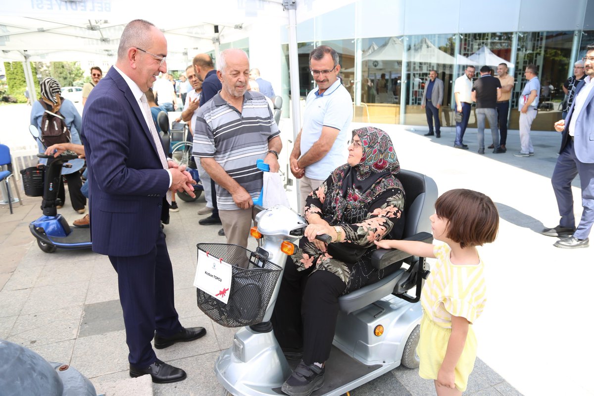 MustafaKavus's tweet photo. Karatay Belediyemiz ve Hollanda Konyalılar Kültür ve Dayanışma Derneği tarafından engelli bireylerimize yönelik gerçekleştirilen akülü araç teslim programına katıldık.

Bu anlamlı proje için Başkanımız @hkilca ve dernek temsilcilerine teşekkür ediyor, araçlarını teslim alan engelli bireylerimize sağlık ve huzur dolu bir ömür diliyorum.