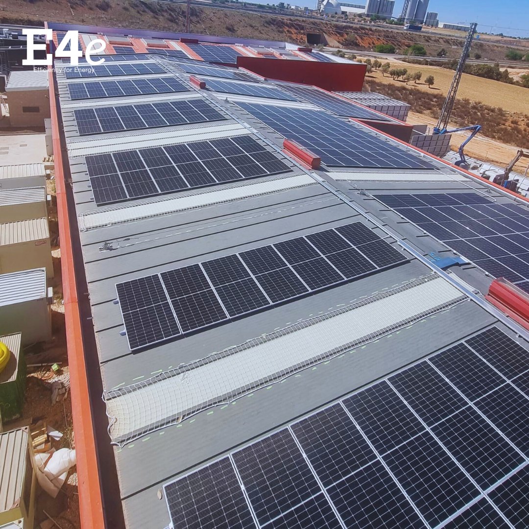 E4eInfo's tweet photo. Por el #DiaMundialdelaFotografia, enseñamos algunas de las mejores imágenes de nuestras instalaciones 📸 #EfficiencyforEnergy

1⃣SUPERMERCADO SUPERHIBER: 136,2 kWp
2⃣Polideportivo San Isidro de Alcaracjeos:125,43 kWp
3⃣INNAVA: 501,4 kWp
4⃣ECOPIG PROTEINS: 554,81 kWp https://t.co/IOncWn2ypb