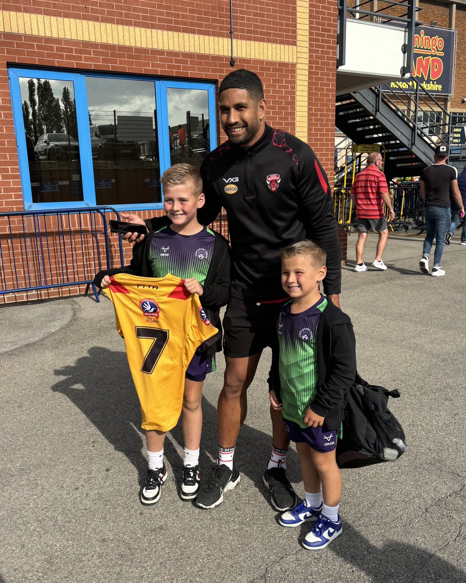 ikramofficial's tweet photo. Super League Magic weekend followed by barbecue at the Malikโs along with two super stars Nene McDonald and our Sajid
#brothers #rugbyleague #magic #ellandrd https://t.co/DbQxd9rqyp