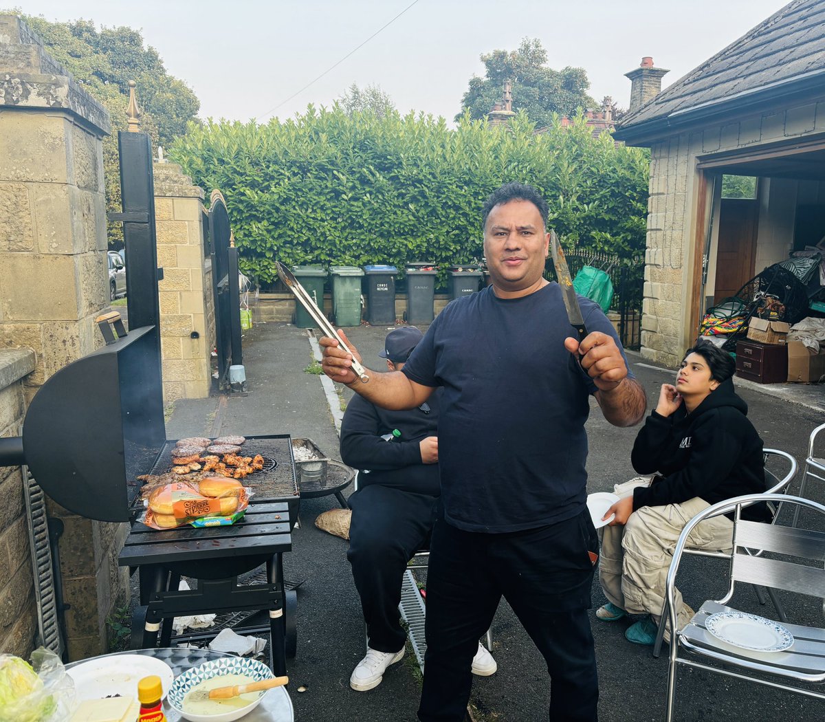 ikramofficial's tweet photo. Super League Magic weekend followed by barbecue at the Malikโs along with two super stars Nene McDonald and our Sajid
#brothers #rugbyleague #magic #ellandrd https://t.co/DbQxd9rqyp