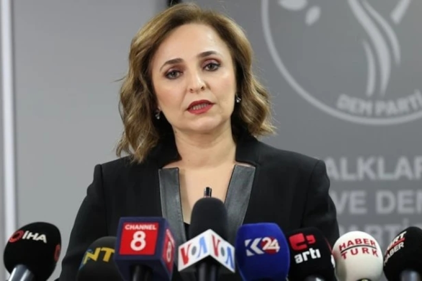 gundem7x24's tweet photo. DEM Parti Sözcüsü Ayşegül Doğan:

Yıllardır sınır ötesi operasyon hevesiyle İHA'lara SİHA'lara yatırım yapan bir iktidardan bahsediyoruz. https://t.co/438lUo1e6p