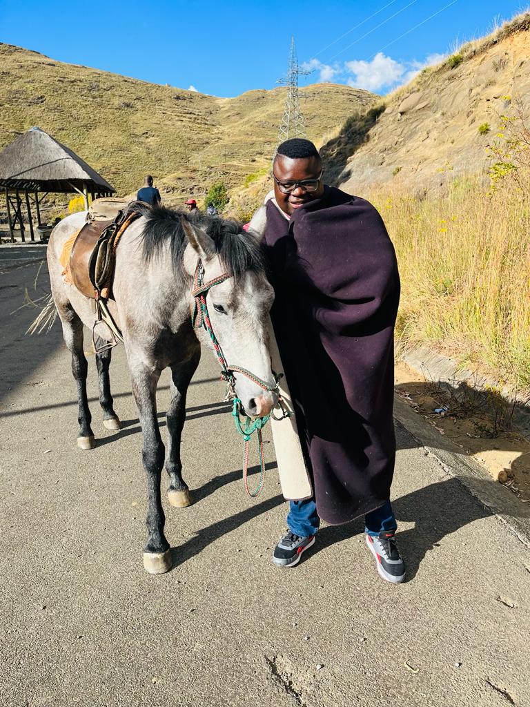 L E S E D I tweet media