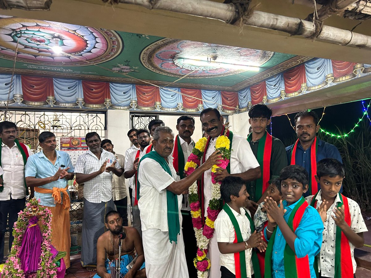 Thaniyarasu_U's tweet photo. #தமிழ்நாடு கொங்கு இளைஞர் பேரவையின் #திருச்சி மாவட்டம் #தொட்டியம் ஒன்றியம் #கருக்கமடை கிளையில் புதிய உறுப்பினர்கள் இயக்கத்தில் தங்களை இணைத்துக் கொண்டனர் .பெயர் பலகை திறப்பு விழா மற்றும் கொடியேற்று விழா நடைபெற்றது. https://t.co/HtDFW8Pjr4