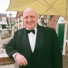 Tables are running out for this weekend at Sans, with Marty performing a mix of hits.

If you would like to join in and watch him while enjoying a lovely meal in a comfortable and relaxed environment, then don't wait, call the Sans Restaurant on 01564792104.