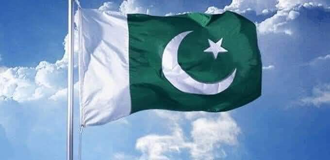 Howdyyasirkiani's tweet image. مجھے اور آپ کو اس سسٹم سے لاکھ اختلاف ہوسکتا ہیں لیکن ہماری پہچان اپنی پرچم سے ہوتی ہے سبز ہلالی پرچم ہماری پہچان ہے پالیسیوں سے ضرور اختلاف رکھیں ان پر تنقید کریں لیکن غیر ملک کے جھنڈے اپنی سرزمین پر نہ لہرائیں 
#pakistan #pakistanflag #پاکستان