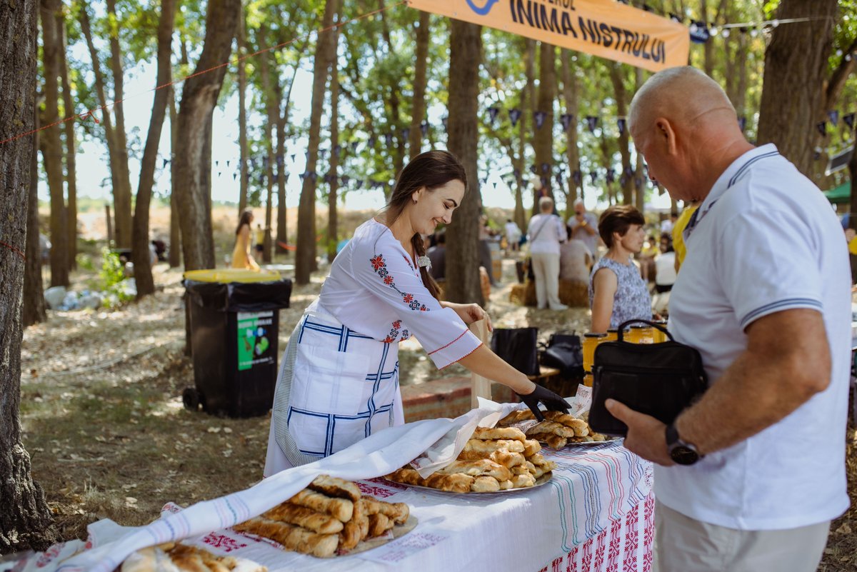 UNDPMoldova's tweet photo. The "Heart of Nistru" micro-cluster shines again at the 4th Hodina Festival in Pohrebea! Entrepreneurs proudly showcase local products &amp; connect visitors with the authenticity of their region, with @SDCMoldova support. https://t.co/lfCcSzJcG0
