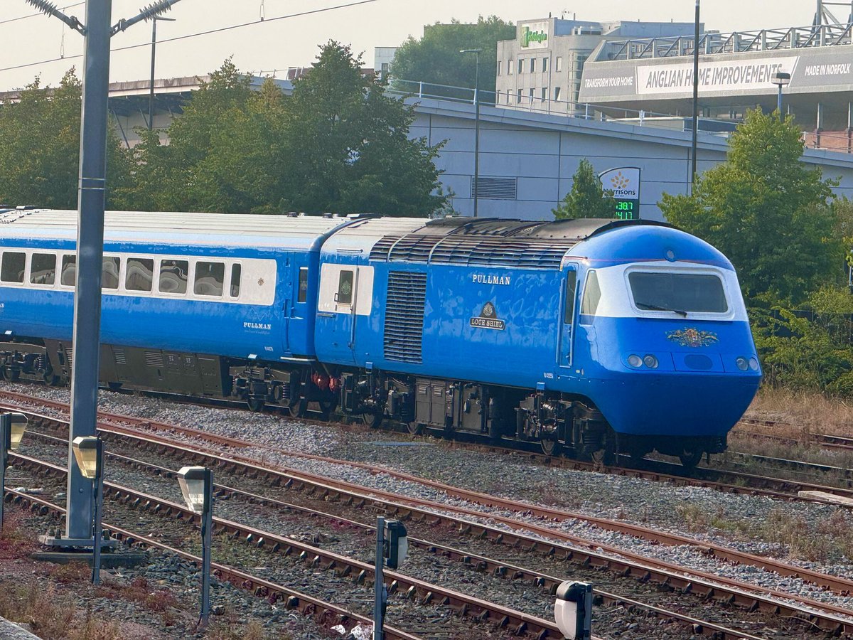 spudlin68's tweet photo. Something a little different in Norwich today 🚄🛤️

#pullman #train #norwich https://t.co/AqqZxvqdXt
