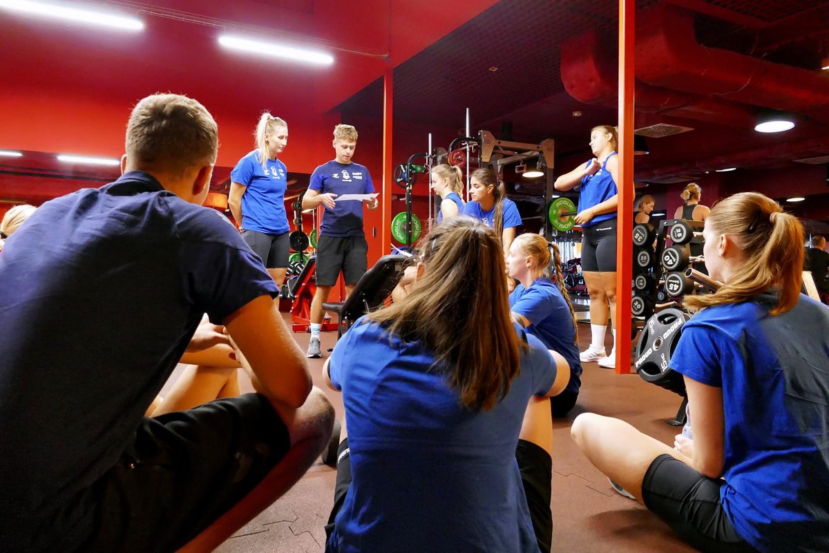ERadomka's tweet photo. Nie zwalniamy tempa 🚀
Jak budować siłę to tylko w najlepszym klubie fitness w Radomiu 🔥💪🏼
Dziękujemy @POPGYM za jak zawsze miłe przyjęcie i profesjonalną obsługę 👌🏼🔝

#newseasoniscoming #gym #popgym  #radomjadą #TeamRadomka #GoRadomka 🐔🔥 https://t.co/vsgxQ5ZAo0