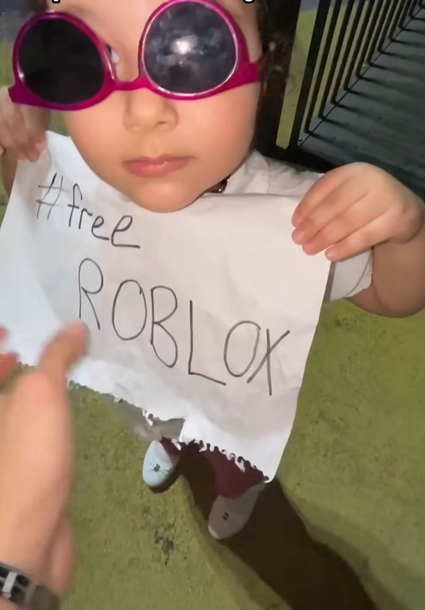 azzlnr's tweet image. #freeroblox