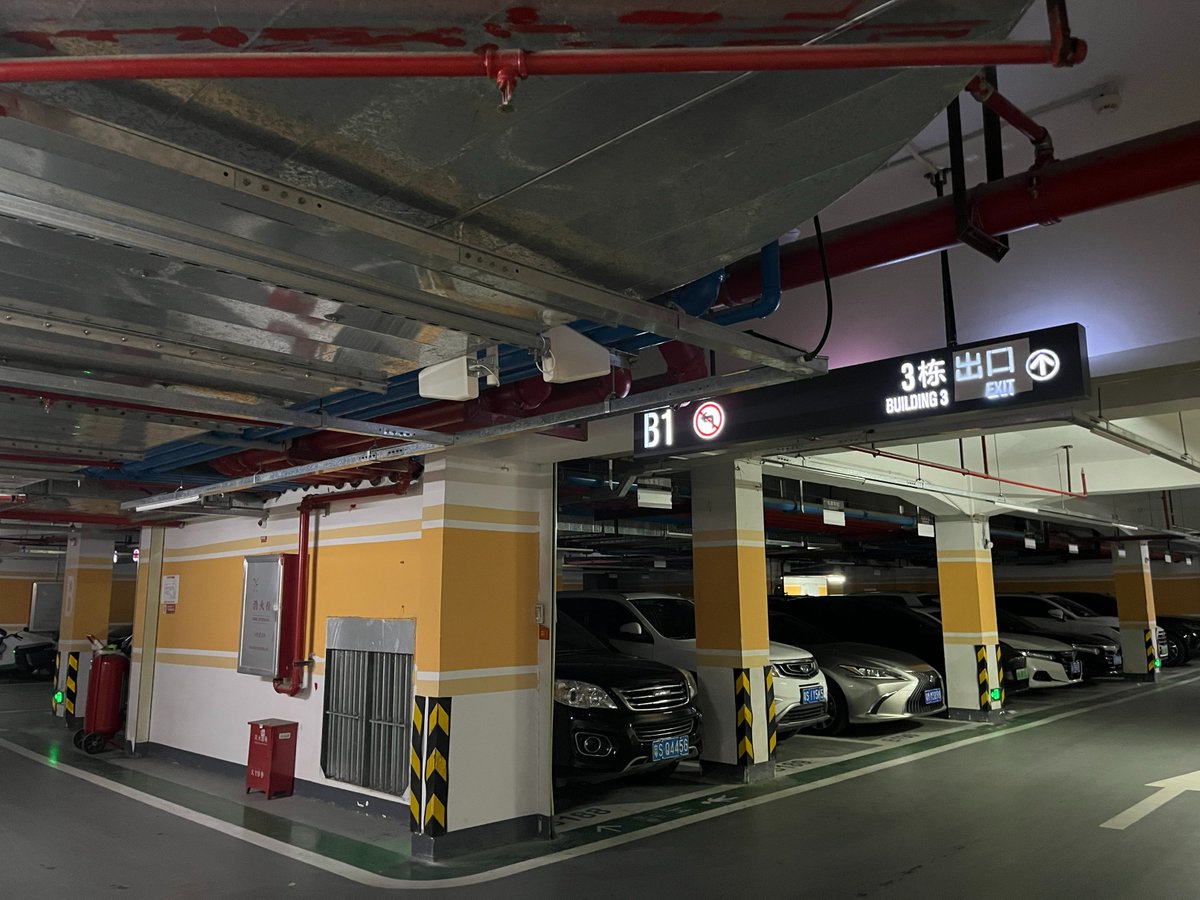 Airplux's tweet photo. Airplux 4G/5G Log Peridoic Antennas for Parking Lot Cellular Signal Coverage

#airplux #antenna #4g #5g #ibs #das #4gantenna #5gantenna #smallcell #signal #cellular #signalcoverage #yagiantenna #logperiodicantenna https://t.co/N9rpl2Wi5x