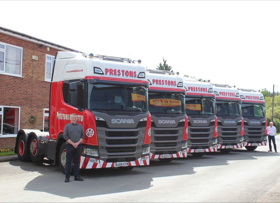 ScaniaUK's tweet photo. Our Account Manager, Joanna, recently handed over six brand new Scania 460 R Supers to our valued customer, Jake Preston, Transport Manager at @PrestonsofPotto.

Jake's fleet now includes 16 Scania Supers, and the results are already impressive. (1/2)

#Scania460R #ScaniaSuper https://t.co/oIsHeSyn3y