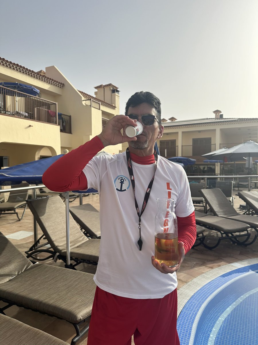 Carlota_Pkent's tweet photo. Yesterday we prepared home made Ice Tea for #teaweek 🫖🧊
Nice and refreshing around the pool😎
#RoyalSunsetBeachClub
@Minerva_VT @ClaudiaGMorell @EsmeraldaS52925 @EmmaJayneWoodie https://t.co/dUxW6RHHBb