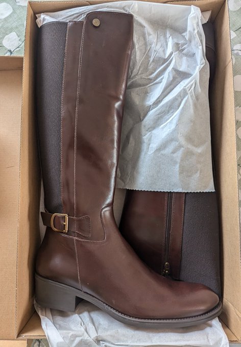 @Friedri45792065 , good boy 👏  Il me tarde d'&ecirc;tre &agrave; cet automne. Maintenant, je veux les m&ecirc;mes en noir<a class="tags" target="_blank" title="On Twitter" href="/?out=eyJ0eXAiOiJKV1QiLCJhbGciOiJIUzUxMiJ9.eyJpYXQiOjE3MjQ4ODU4MTEsImlzcyI6InR3cG9ybnN0YXJzLmNvbSIsIm5iZiI6MTcyNDg4NTgxMSwiZXhwIjoxNzU2NDIxODExLCJyZWRpcmVjdF91cmwiOiJodHRwczovL3R3aXR0ZXIuY29tL0ZyaWVkcmk0NTc5MjA2NSJ9.XNFWqe8moX077G9dJmu-ctA40A9f15V82u4E3iFqaS0rbwJiG1-uEneMLRkvED3_BaEhNgOMkOCHyXXQS1Hv9w">@Friedri45792065</a><a href="/tag/throne"class="tags"><span>#throne</span></a><a href="/tag/wishlist"class="tags"><span>#wishlist</span></a>