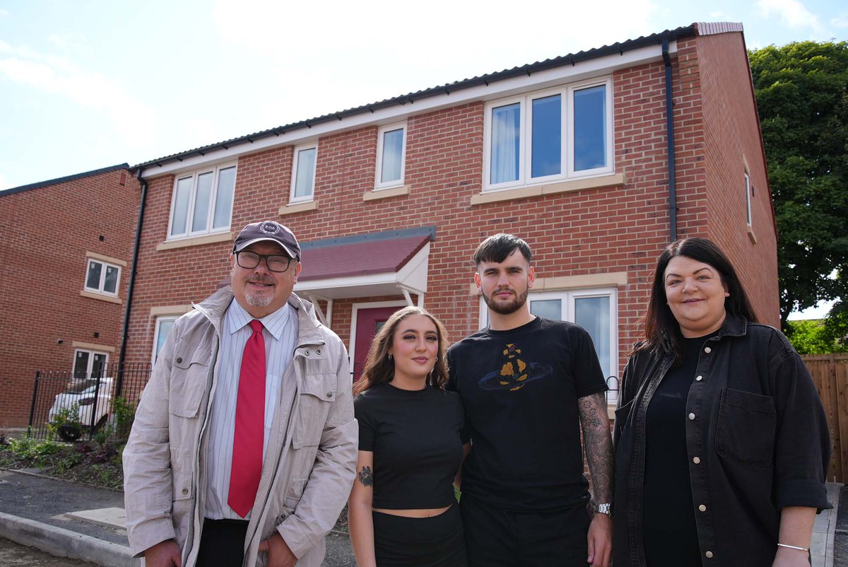 Thrilled to welcome Courtney Wallace and Connor Jackson as the tenants moving into our 1,000th new build! Their "perfect" first home at Weavers Close, is not only energy efficient but also provides an affordable Rent to Buy scheme. 

Discover more: bit.ly/3SQSXuW 🔑🏡✨