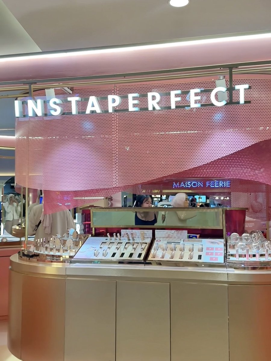 instaperfect_id's tweet photo. The wait is over!
Welcome to Instaperfect RealSkin
Makeup Atelier✨
📍 Central Park
#Instaperfect #CentralPark #MySkinButBetter https://t.co/k5ydMSGgK1