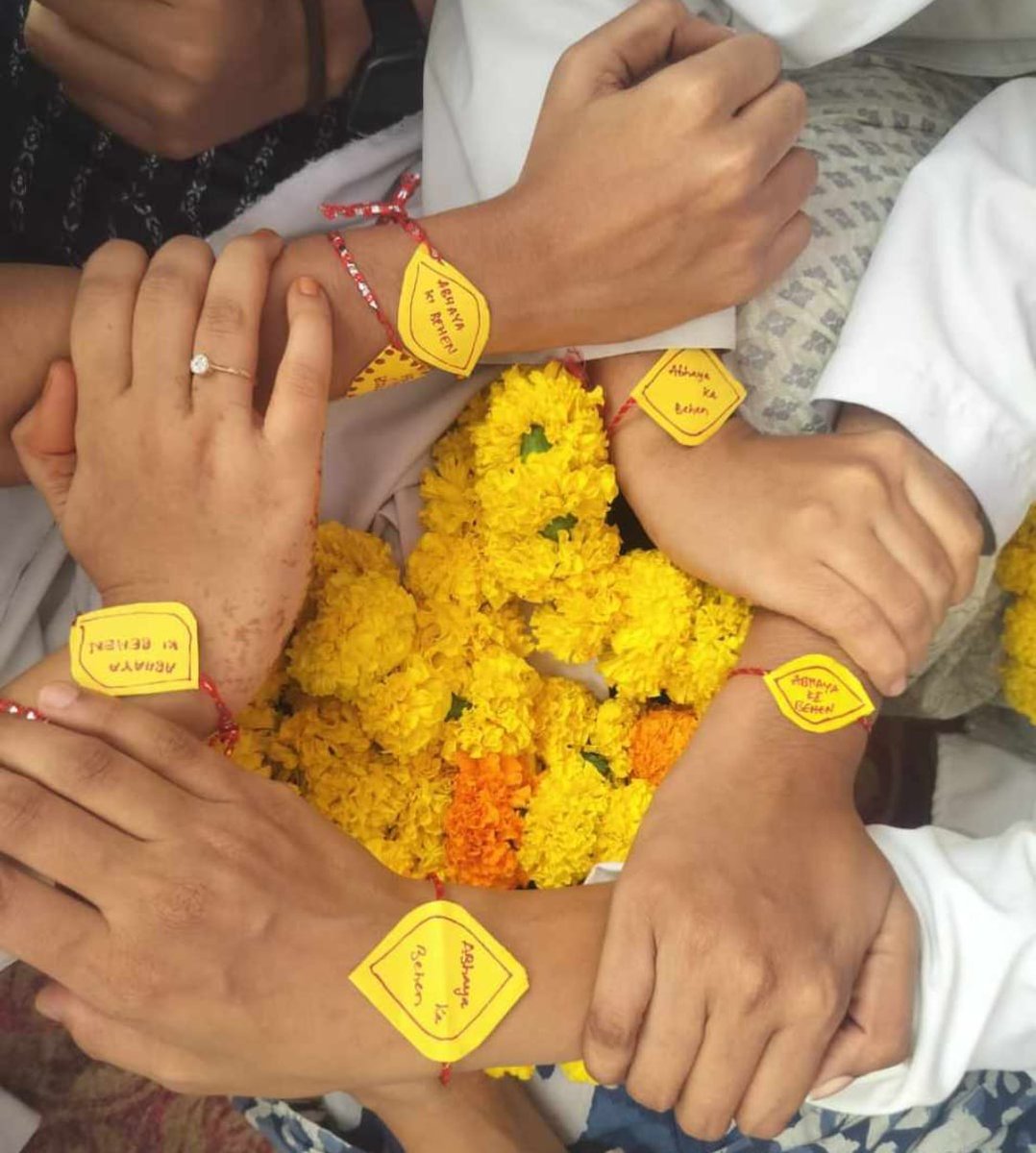 juda_kmc's tweet photo. A promise of protection, a pledge for well-being!
This Raksha Bandhan, #AbhayaKaBhai
#KMCseAbhayaKeBhaiAurBehen
#WeStandWithRGKar
#JusticeDelayedIsJusticeDenied
@apjuda1 @tgbharath @NagarajuKnlMP @MamataOfficial @upasanakonidela @RahulGandhi @ncbn @naralokesh @PawanKalyan @urstrulyMahesh  @actor_Nikhil @FordaIndia @FAIMA_INDIA_ @JipmerRDA @DrDhruvchauhan