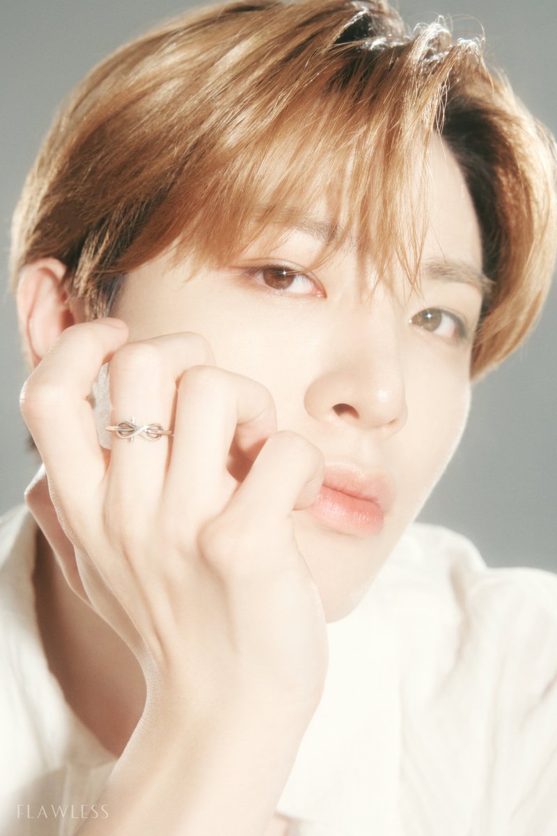 with_flawless's tweet photo. #FLAWLESS X #TREASURE

🔗 https://t.co/AQwsYRr05E

Adore Every glow: The True TREASURE Within

📆~ 9.8 23:59 (KST)

#소정환 #SOJUNGHWAN
@ygtreasuremaker @treasuremembers https://t.co/Mvwro9dtnl