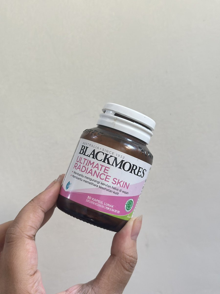 swextdemon's tweet image. girl things that i dont regret buying as an adult: 🌺