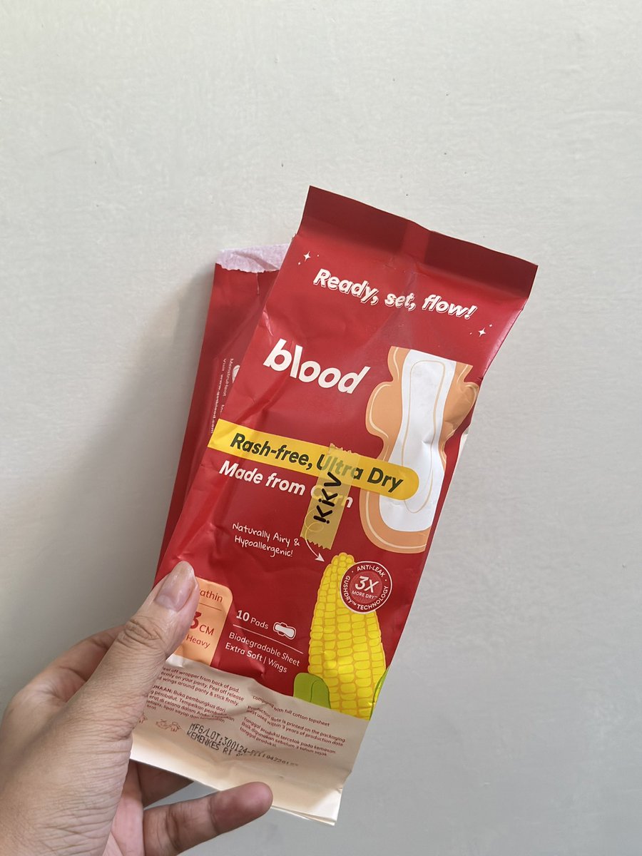 swextdemon's tweet image. girl things that i dont regret buying as an adult: 🌺