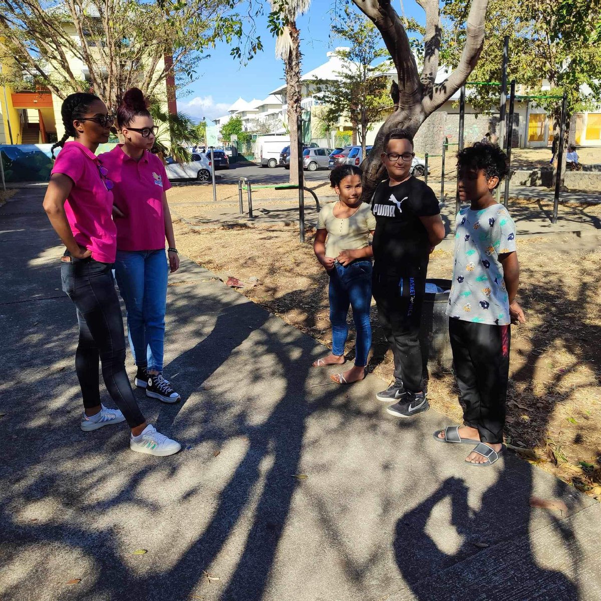 indien_man's tweet photo. Médiation nomade 17 août 2024 quartier Palissade St Louis, La Réunion 🇷🇪, avec comme sujets la lutte contre l'homophobie, le racisme, l'antisémitisme et le sexisme.  Action financée par La Préfecture de La Réunion. https://t.co/fbDAcXRm5I