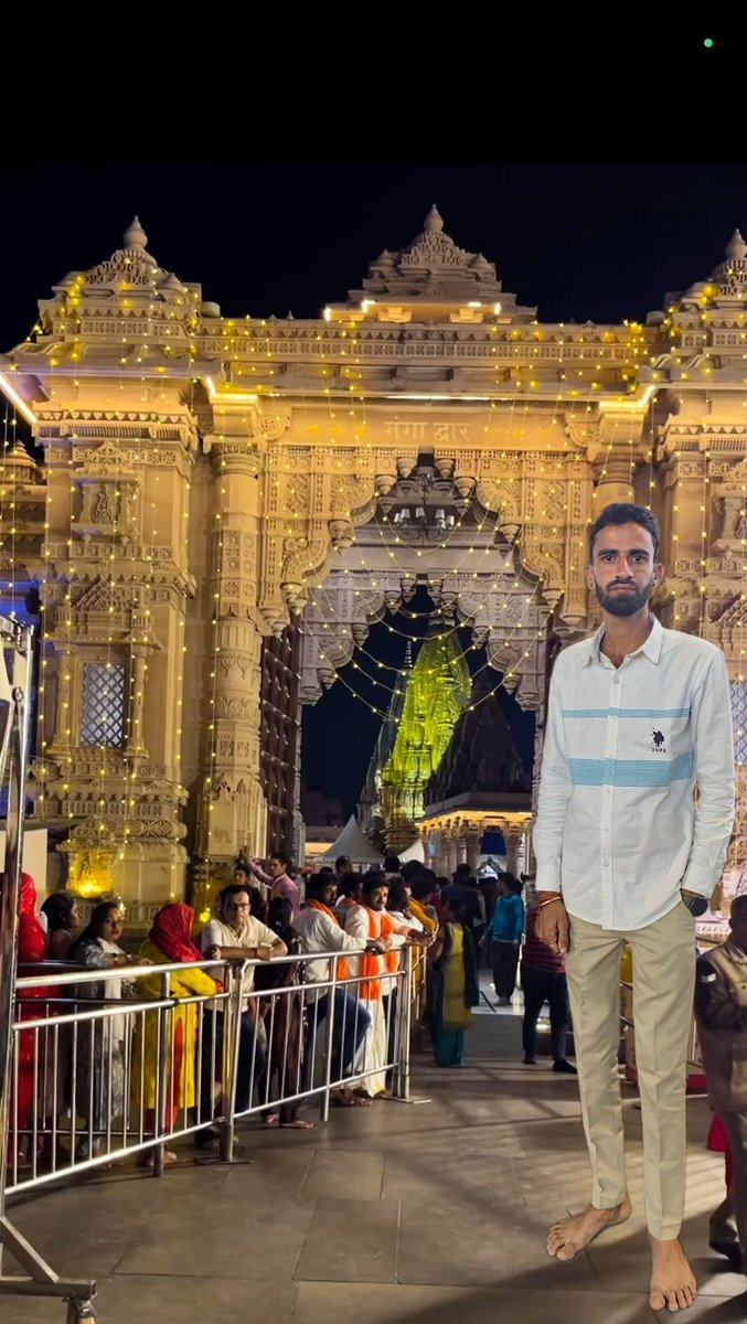 OpderuChampasar's tweet photo. पिछले सोमवार को उतर प्रदेश (बनारस) में काशी विश्वनाथ भगवान के दर्शन करने का सौभाग्य प्राप्त हुआ ! भोलेनाथ सभी को हमेशा स्वस्थ मस्त ओर खुश रखना 🔱🙏
#Kashi_Vishwanath #Har_Har_Mahdev❤️ https://t.co/8b2YRkYiNH