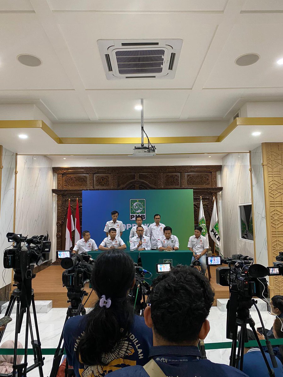 DPN_GEMASABA's tweet photo. Konferensi Pers. Dengan ini kami Pengurus DPN Gemasaba dan DPW Gemasaba se Indonesia menyatakan sikap mendukung Gus Muhaimin Iskandar @cakiminow untuk kembali maju sebagai Ketua Umum @DPP_PKB dalam Muktamar PKB di Bali.
#Gemasaba #Muktamar #PKB https://t.co/3m7ZesYEiE